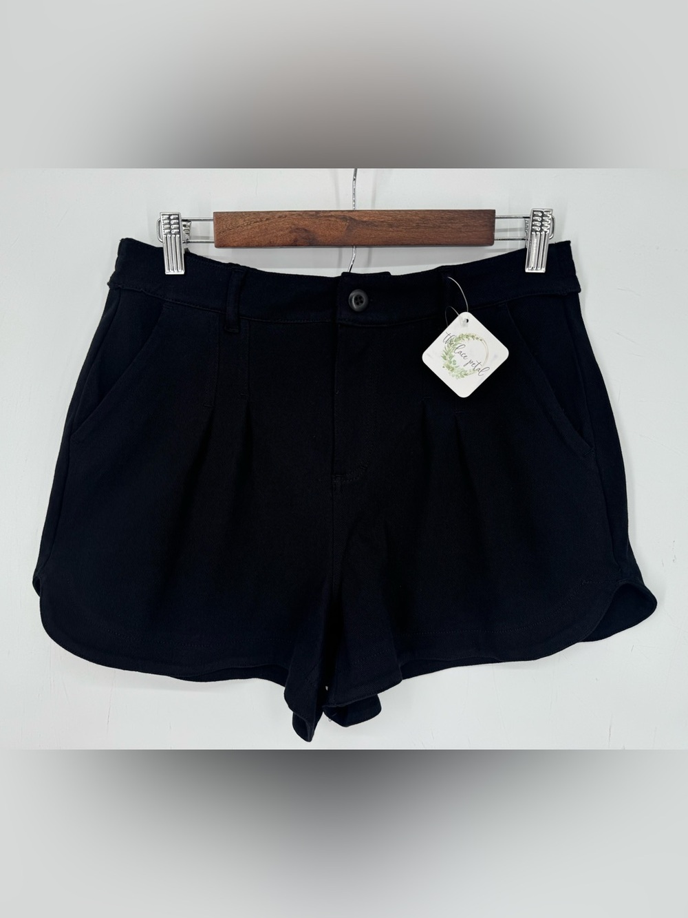 Rae Mode High-Waist Pleated Black Stretchy Medium Shorts Basic Minimalist NWT
